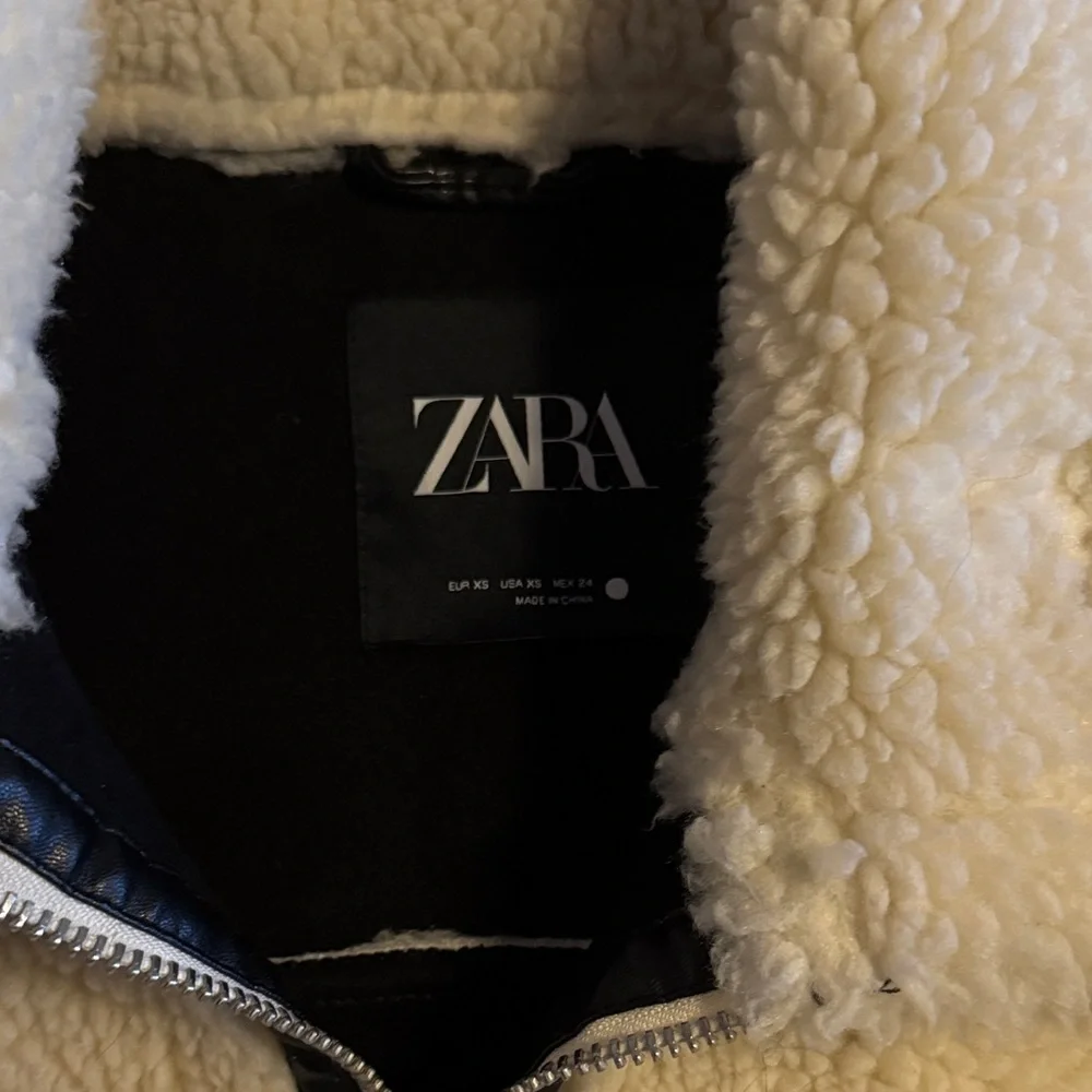 Zara Off-White Sherpa Jacket with Dark Trim - Picture 2 of 3